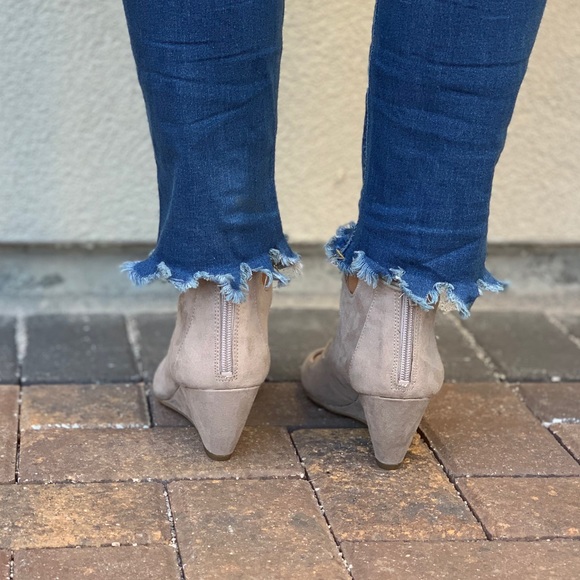 NIB Peep Toe Lace Up Gladiator Wedge Sandal - Picture 6 of 7